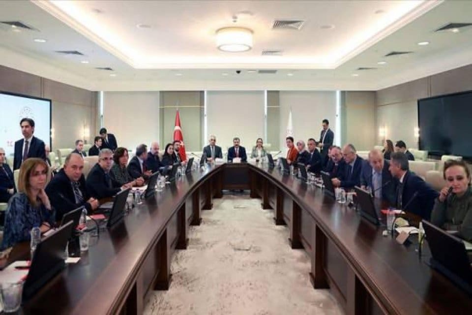 Koronavir&uuml;s Bilim Kurulu saat 16:30&rsquo;da video konferans y&ouml;ntemiyle toplandı. Toplantı