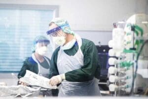 Son d&ouml;nemde varyantları ile adından s&ouml;z ettiren coronavir&uuml;s (Covid-19) yaklaşık