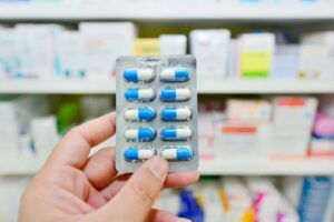 Eski GATA Yüksek Bilim Konseyi üyesi, Enfeksiyon Hastalıkları ve Klinik