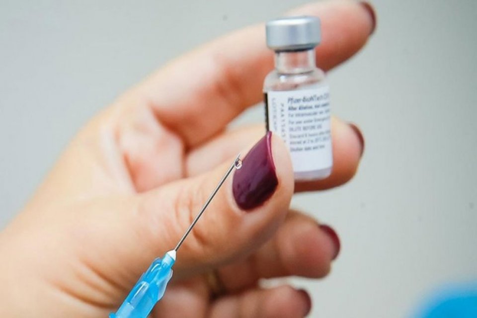 Pfizer-BioNTech'in grip ve Covid-19 için tek bir aşı üzerinde çalıştığı