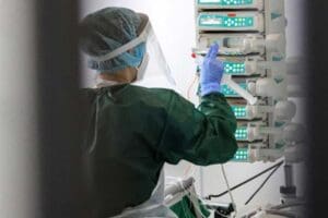 Sağlık Bakanlığı'nın a&ccedil;ıkladığı g&uuml;ncel koronavir&uuml;s verilerine g&ouml;re, 166 kişi hayatını