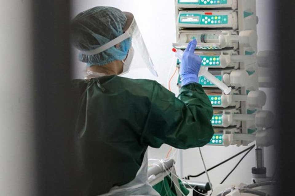 Sağlık Bakanlığı'nın a&ccedil;ıkladığı g&uuml;ncel koronavir&uuml;s verilerine g&ouml;re, 166 kişi hayatını