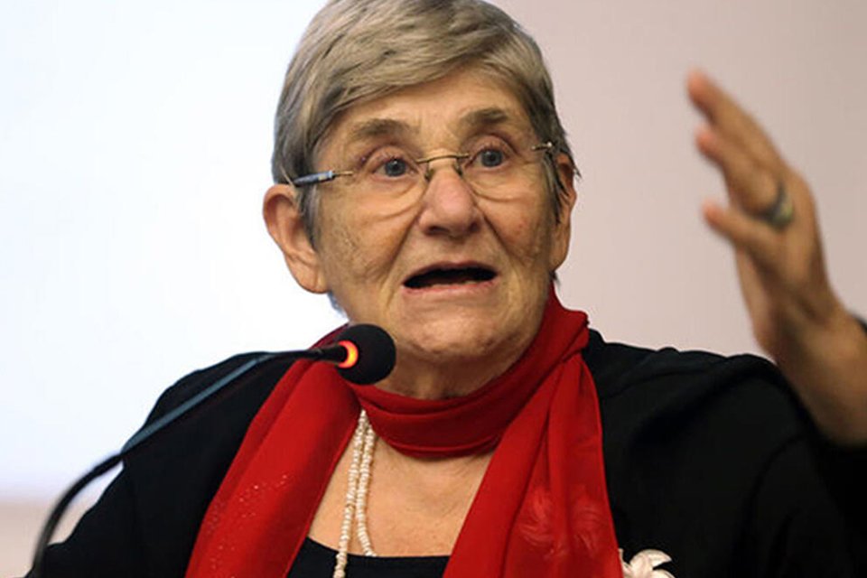 Koronavirüste Canan Karatay haklı çıktı Prof. Dr. Canan Karatay, korona virüs ile ilgili yaptığı açıklamalarla
