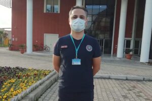 İzmir'de koronavirüse yakalanan Doktor Soner Gök (38), tedaviyle sağlığına kavuştu.