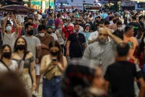 D&uuml;nya yaklaşık 2 yıldır koronavir&uuml;s ile yatıp koronavir&uuml;s ile kalkıyor…