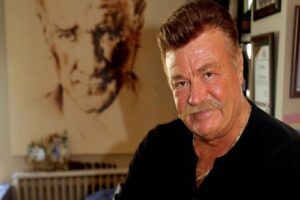 Corona vir&uuml;se yakalanan 69 yaşındaki oyuncu Nuri Al&ccedil;o, durumunun ağırlaşması