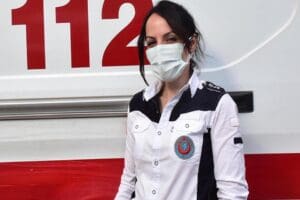 İzmir&rsquo;de, 112 personeli Sevgi S&ouml;nmez (35), koronavir&uuml;s&uuml; yenip, sağlığına kavuştu.