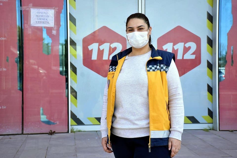 İzmir'de, koronavir&uuml;s&uuml; yenen acil tıp teknisyeni Didem Arabacı (34), son
