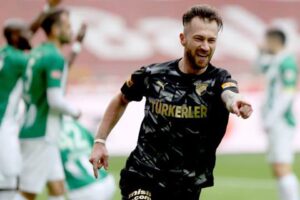 Süper Lig'in 19. hafta maçında Göztepe, deplasmanda Konyaspor'u 3-2 mağlup