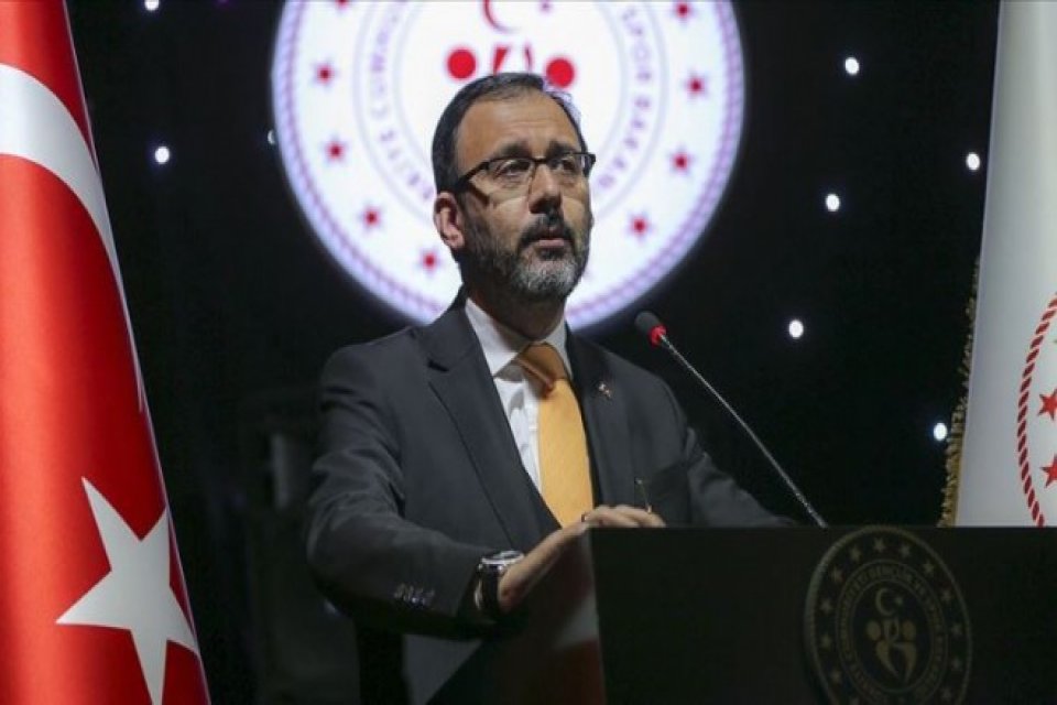Mehmet Muharrem Kasapoğlu, kul&uuml;plerin k&ouml;t&uuml; zeminlerden sorumlu olduğunu vurgulayarak, &lsquo;&rsquo;Federasyonla