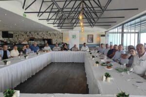 İzmir K&ouml;y Koop Birliği ortaklarıyla beraber yeni bir zeytinyağı markası