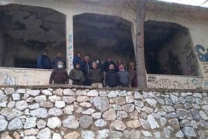Karaburun&rsquo;da 16 yıl &ouml;nce kaderine terk edilen 86 yıllık k&ouml;y