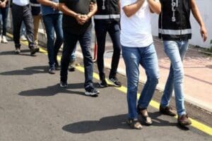 2013 KPSS sorularının FET&Ouml; mensuplarına sızdırılmasına ilişkin soruşturmasında 21 ş&uuml;pheli