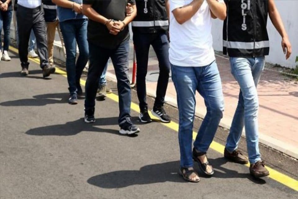2013 KPSS sorularının FET&Ouml; mensuplarına sızdırılmasına ilişkin soruşturmasında 21 ş&uuml;pheli