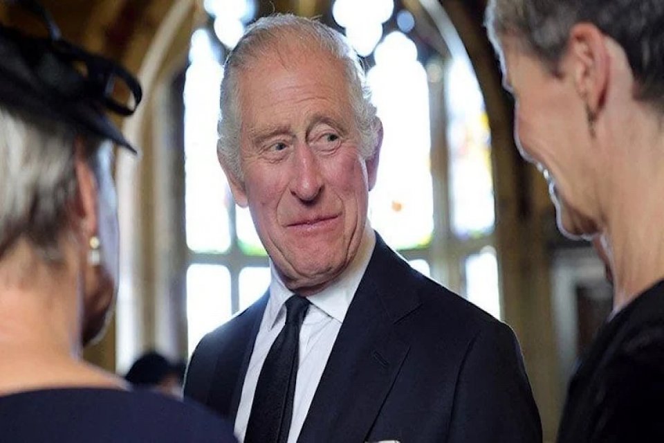 İngiltere Krali&ccedil;esi 2. Elizabeth'in hayatını kaybetmesinin ardından tahta ge&ccedil;en Kral