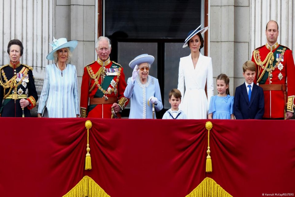 Ge&ccedil;en hafta tahta oturmasının 70'inci yılını kutlayan Krali&ccedil;e Elizabeth, İngiliz