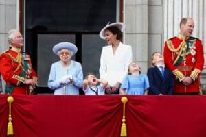 Krali&ccedil;e Elizabeth'in tahta gelişinin 70'inci yılının kutlandığı t&ouml;rene damga vuran