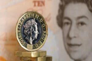 İngiltere krali&ccedil;esi İkinci Elizabeth'in &ouml;l&uuml;m&uuml; ile İngiltere'de banknotlar da değişecek.