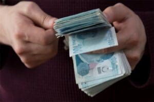 Son d&ouml;nemlerde kredilere başvuranların sayısı her ge&ccedil;en g&uuml;n artmaya devam