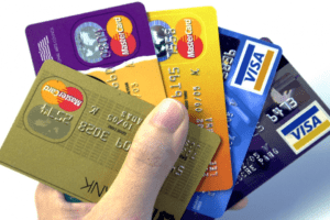 Uzmanlar e-ticaret sayfalarından alışveriş yapılırken kesinlikle fiziksel kredi kartı yerine