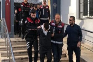 Bursa merkezli operasyonda, kredilerinin &ouml;demelerini tamamlayan kişileri sigorta paralarını iade