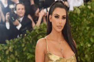 ABD'li televizyon &uuml;nl&uuml;s&uuml; Kim Kardashian, kendisine &ouml;deme yapıldığını bildirmeden bir