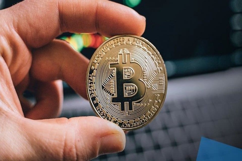 Bitcoin ve diğer kripto paralar, g&uuml;&ccedil;lenen dolar nedeniyle ve Fed'in