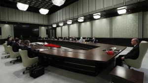 Cumhurbaşkanlığı Kabinesi, Cumhurbaşkanı Recep Tayyip Erdoğan başkanlığında toplandı. Cumhurbaşkanlığı&nbsp;K&uuml;lliyesi'ndeki&nbsp;toplantı, saat