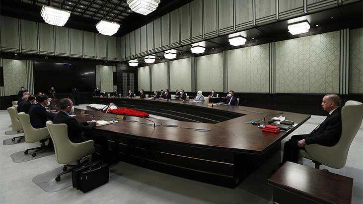 Cumhurbaşkanlığı Kabinesi, Cumhurbaşkanı Recep Tayyip Erdoğan başkanlığında toplandı. Cumhurbaşkanlığı&nbsp;K&uuml;lliyesi'ndeki&nbsp;toplantı, saat