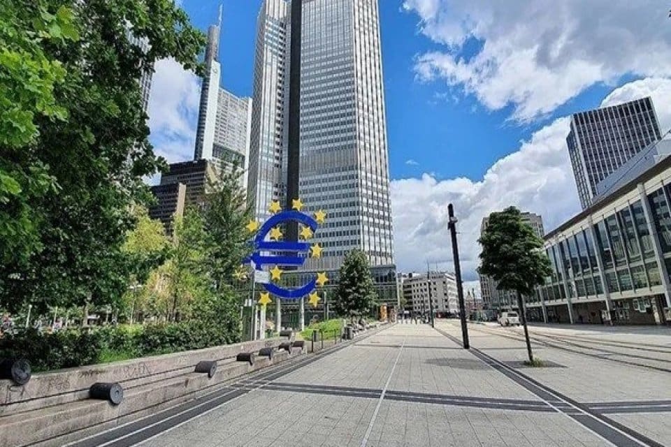 Avrupa Merkez Bankası baş ekonomisti Lane, enflasyonla m&uuml;cadele etmek i&ccedil;in