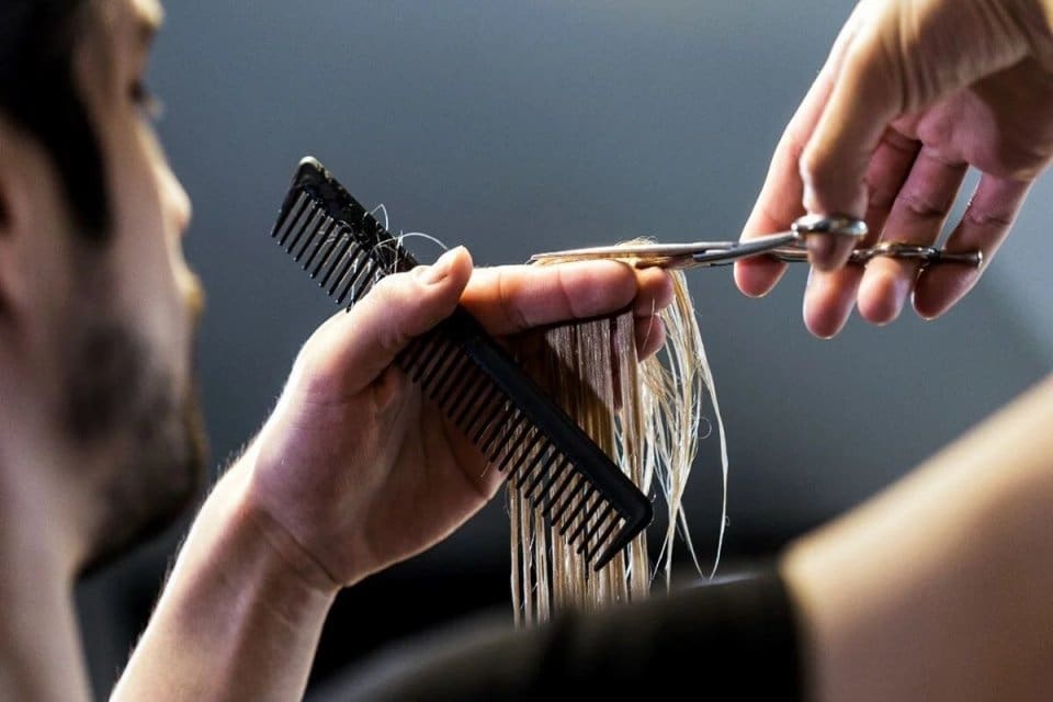 Ticaret Bakanlığı, berber, kuaf&ouml;r ve g&uuml;zellik salonlarının 1 Ekim'den itibaren