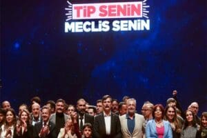 Habert&uuml;rk yazarı&nbsp;K&uuml;bra Par,&nbsp;CHP&rsquo;nin aday listeleriyle ilgili, &ldquo;Eski AK Partililere oy