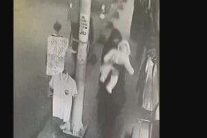 İstanbul Sultangazi'de Hatice H. kucağında bebeğiyle y&uuml;r&uuml;rken silahlı saldırıya uğradı.
