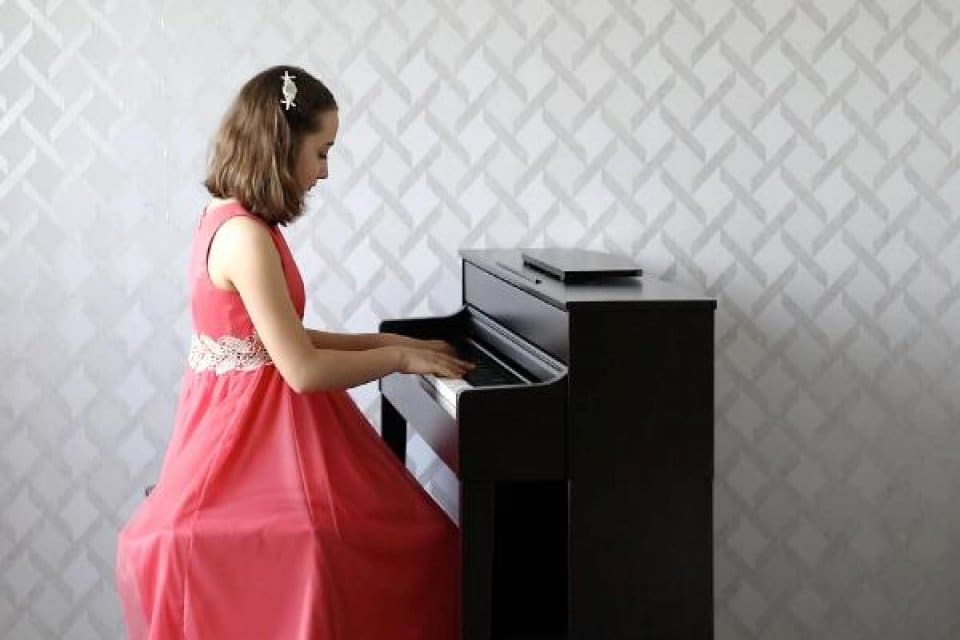 İzmir Yaşar &Uuml;niversitesi S&uuml;rekli Eğitim Merkezi (Y&Uuml;SEM) M&uuml;zik Akademisi&rsquo;nde piyano