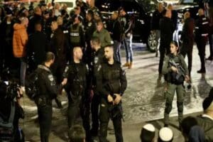 Kud&uuml;s'&uuml;n Neve Yaakov Mahallesi'ndeki bir sinagoga d&uuml;zenlenen silahlı saldırıda en
