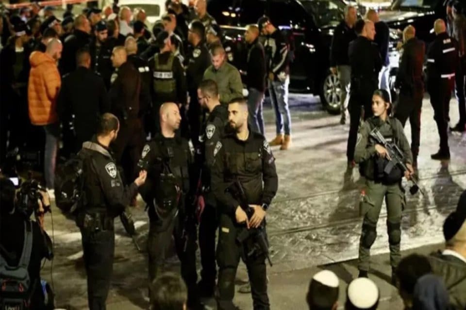 Kud&uuml;s'&uuml;n Neve Yaakov Mahallesi'ndeki bir sinagoga d&uuml;zenlenen silahlı saldırıda en