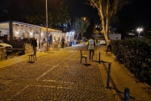 Muğla'nın Bodrum il&ccedil;esinde restoranda k&uuml;f&uuml;rl&uuml; konuşan &Ouml;.A., yan masada oturan