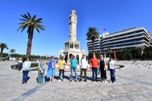 İzmir Büyükşehir Belediyesi’nin ev sahipliğini yaptığı Kültür Zirvesi’nin dünyanın dört