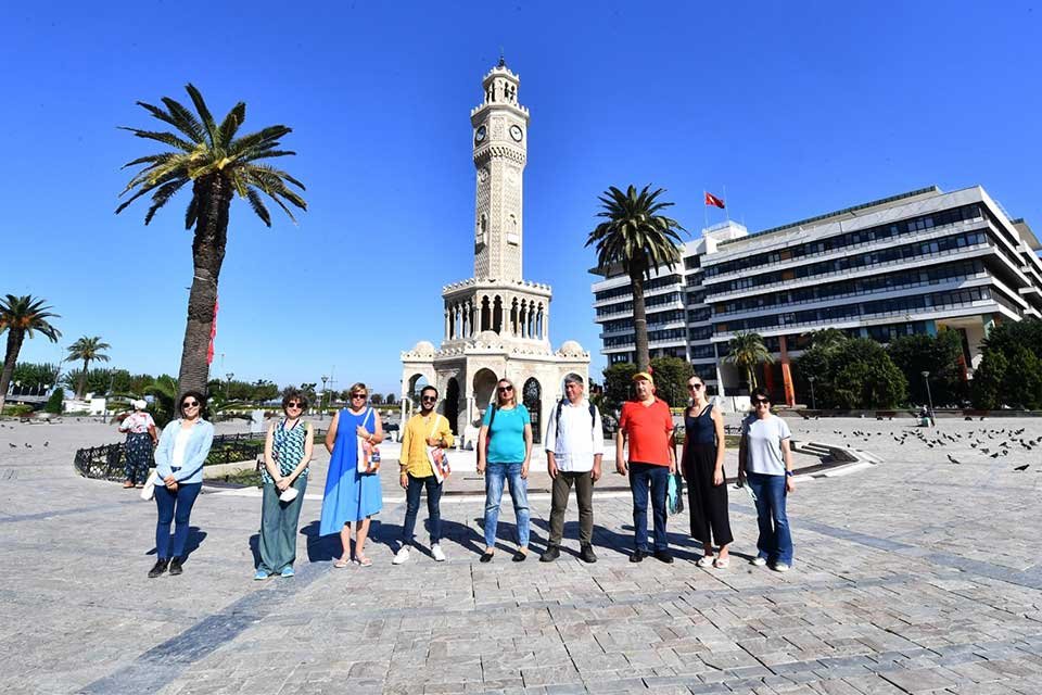 İzmir Büyükşehir Belediyesi’nin ev sahipliğini yaptığı Kültür Zirvesi’nin dünyanın dört