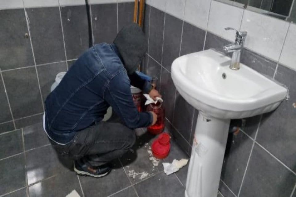 Adana'da daha &ouml;ce g&uuml;venlik kameralı kumarhaneye d&ouml;n&uuml;şt&uuml;r&uuml;len ve baskın sonrası