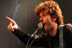 Kurban grubunun solisti Deniz Yılmaz, yaşadığı maddi imk&acirc;nsızlıklar nedeniyle m&uuml;ziği