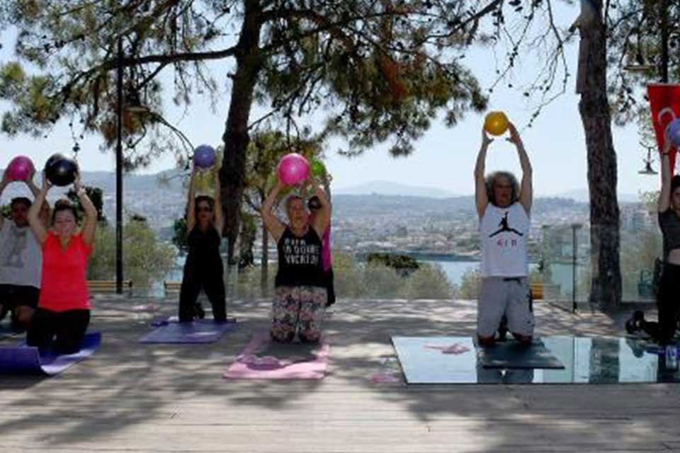Kuşadası&nbsp;Belediyesi, farklı yaş gruplarındaki kişileri sporla buluşturmak ve sağlıklı bir