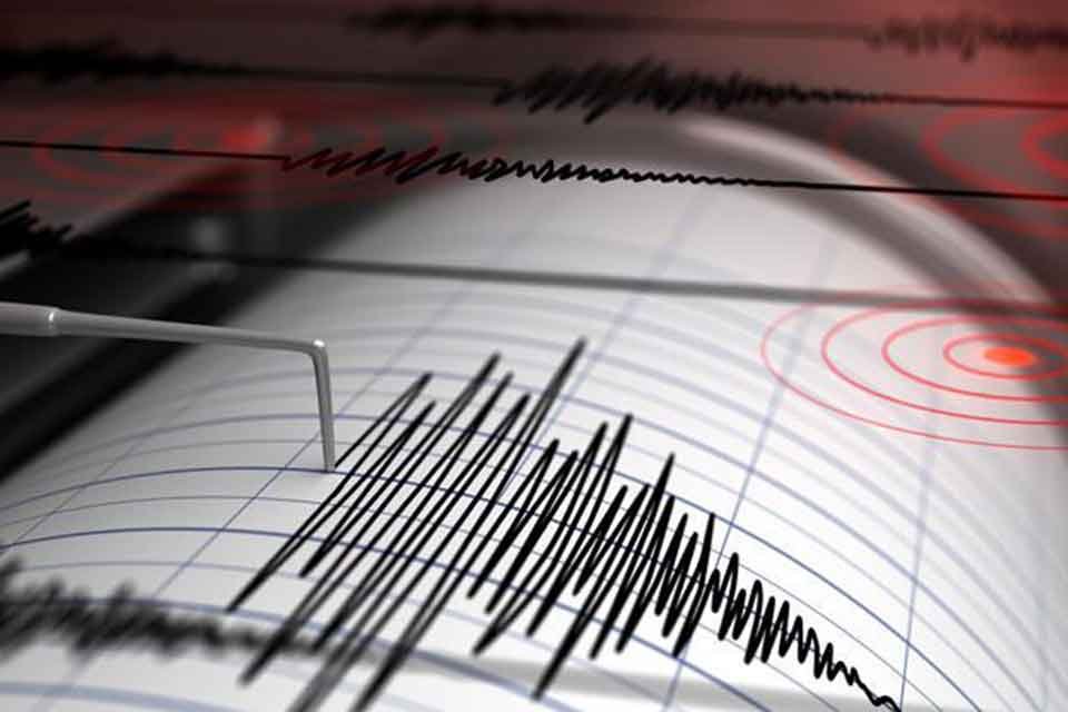 KUŞADASI Körfezi açıklarında, Richter ölçeğine göre 3.9 büyüklüğünde deprem meydana