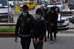 Aydın'ın Kuşadası il&ccedil;esinde yurt dışına &ccedil;ıkma hazırlığında olan 2 Fetullah&ccedil;ı