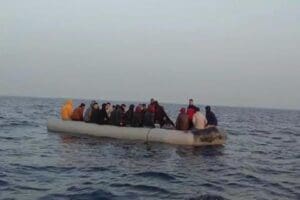 Aydın'ın Kuşadası il&ccedil;esi a&ccedil;ıklarında Yunan unsurlarınca T&uuml;rk kara sularına geri