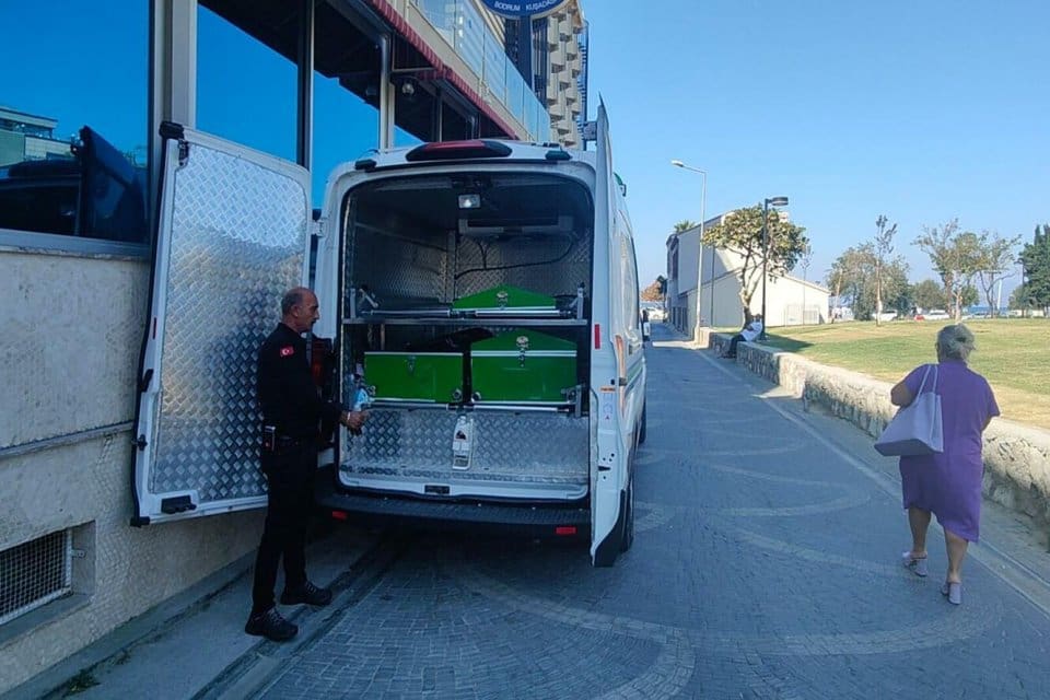 Aydın'ın Kuşadası il&ccedil;esinde İngiliz turist Alexander Mark (73), kaldığı otel