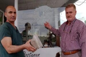 Adana Veteriner Hekimler Odası Başkanı Nihat K&ouml;se, muhabbet kuşunun &ouml;ld&uuml;ğ&uuml;n&uuml;