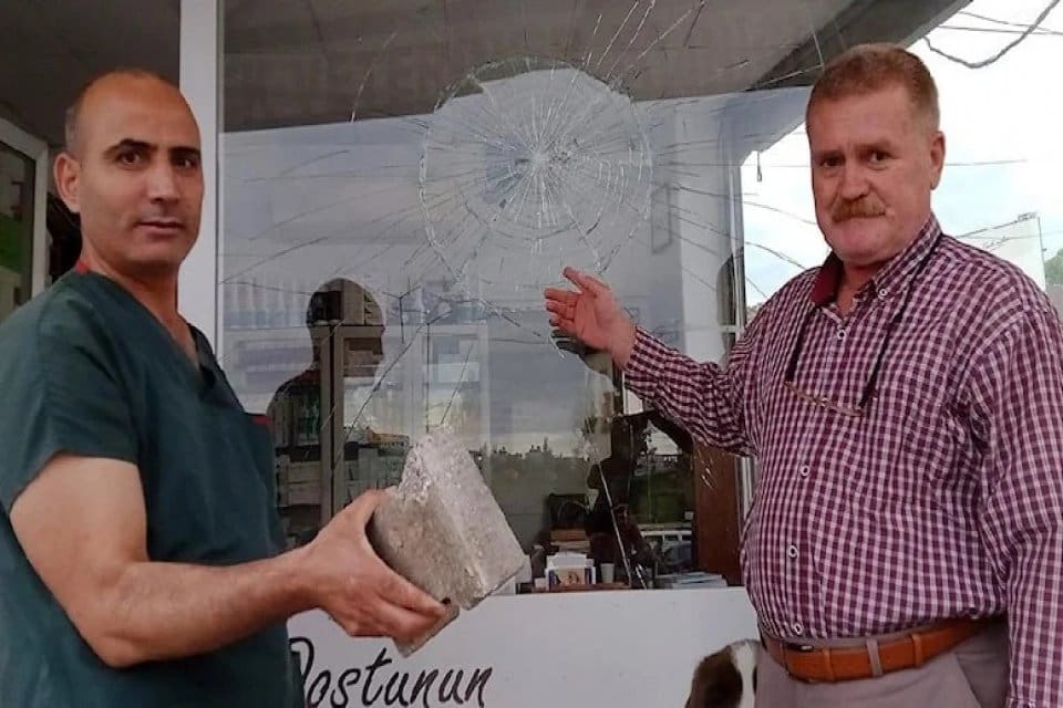Adana Veteriner Hekimler Odası Başkanı Nihat K&ouml;se, muhabbet kuşunun &ouml;ld&uuml;ğ&uuml;n&uuml;