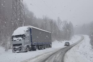 K&uuml;tahya&rsquo;nın Domani&ccedil; il&ccedil;esi Kocayayla ge&ccedil;idi, sabah saatlerinde başlayan kar yağışı