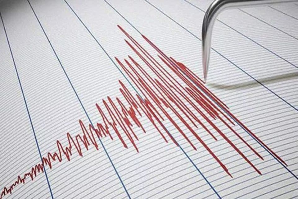 K&uuml;tahya'nın Gediz il&ccedil;esinde saat 18.45'te 4.2 b&uuml;y&uuml;kl&uuml;ğ&uuml;nde deprem meydana geldi.